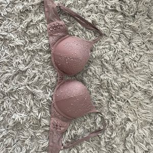 32B Victorias Secret bombshell bra